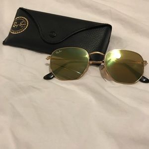 Ray-Ban: hexagonal flat lenses